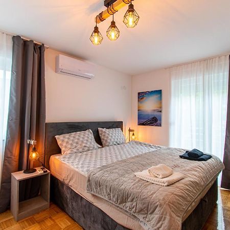 Two Bedroom Modern Apartment Near The Airport เวลิคาโกริตซา ภายนอก รูปภาพ