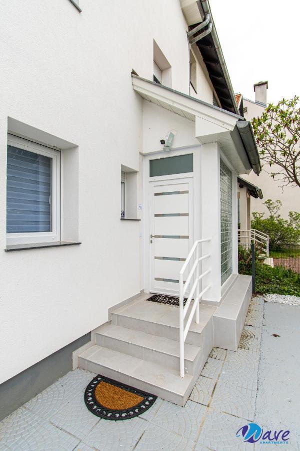 Two Bedroom Modern Apartment Near The Airport เวลิคาโกริตซา ภายนอก รูปภาพ