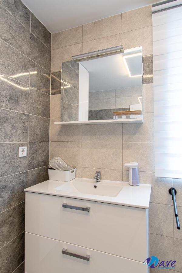 Two Bedroom Modern Apartment Near The Airport เวลิคาโกริตซา ภายนอก รูปภาพ